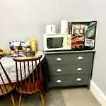 Bumble Bee Lodge